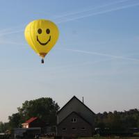 smiley luchtballon ballonvaart